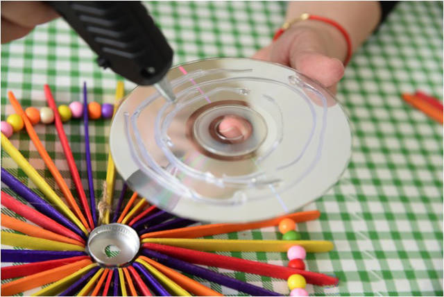 但是制作瓶盖需要高性能聚丙烯