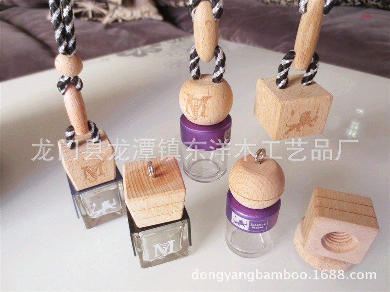 前调为柑橘和浆果的清新香气