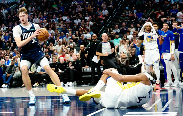 库里目睹穆迪重伤，勇士伤病潮再添重创