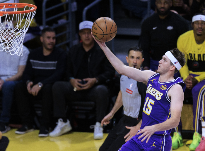 湖人加时127-125险胜掘金 里弗斯艾顿联手爆发助队