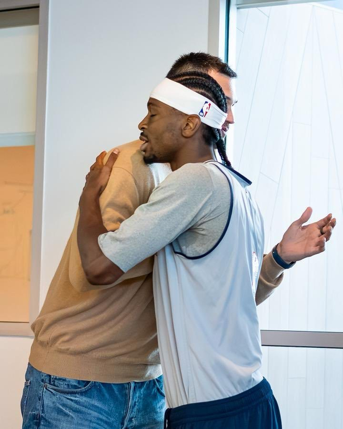 加里纳利俄克拉荷马城与老队友合照感慨球队活