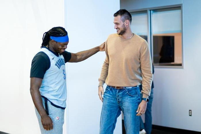 加里纳利俄克拉荷马城与老队友合照感慨球队活