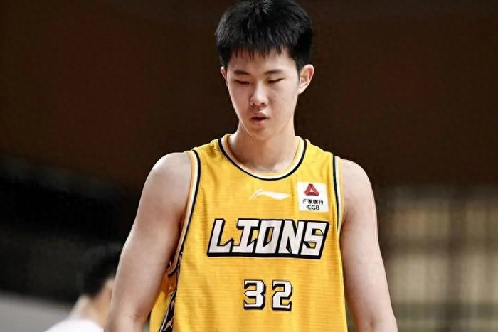 深圳男篮客场掀翻广厦 主场球队状态低迷遭惨败