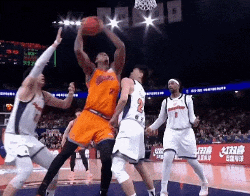 白边内线翻江倒海 上海97-81大胜广东