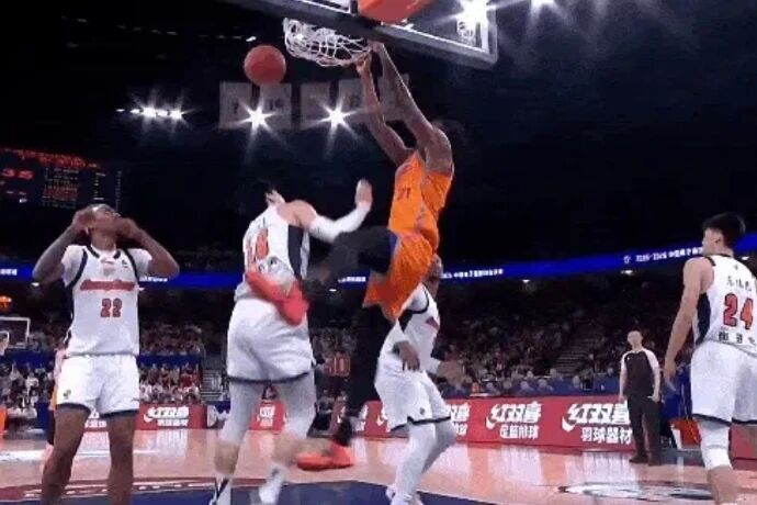 白边内线翻江倒海 上海97-81大胜广东