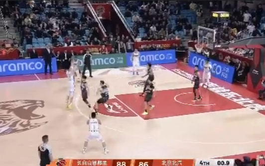 白边内线翻江倒海 上海97-81大胜广东