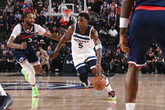 莱昂纳德砍45分率队狂胜森林狼 快船巩固西部第