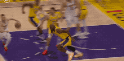 詹姆斯鱼跃救球致膝盖受伤引热议