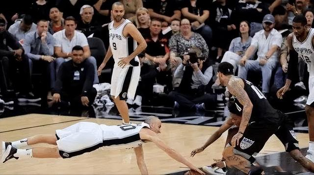 詹姆斯鱼跃救球致膝盖受伤引热议