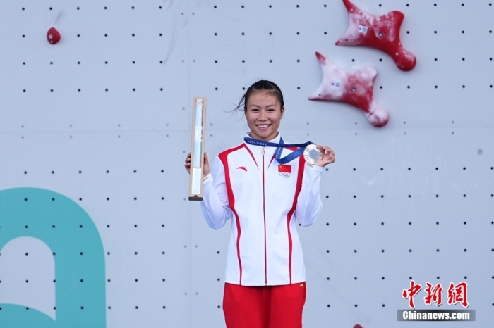 邓丽娟巴黎奥运攀岩赛摘银 6秒18创个人最佳