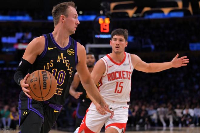 湖人2-0领先火箭 阿杜复出助球队大胜