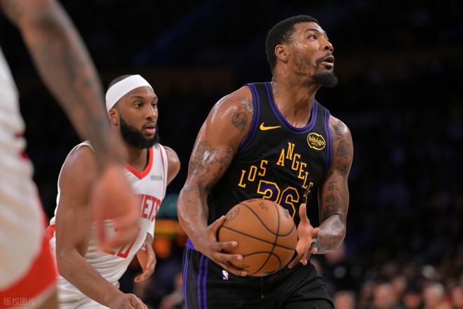 湖人2-0领先火箭 阿杜复出助球队大胜