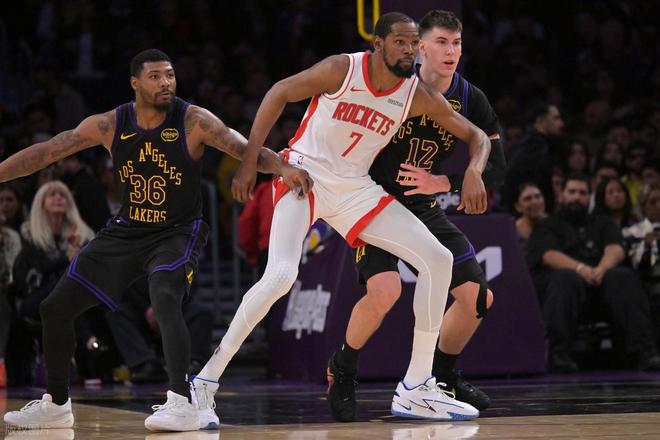 湖人2-0领先火箭 阿杜复出助球队大胜