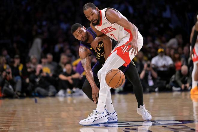 湖人2-0领先火箭 阿杜复出助球队大胜